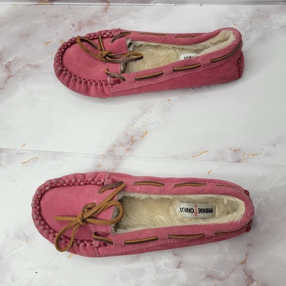 Minnetonka Moccasins Slipper Pink Suede - Picture 8 of 9